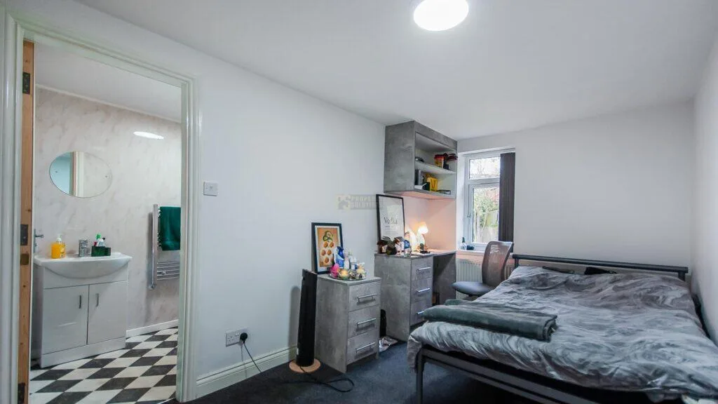 6 bedroom terraced house for rent