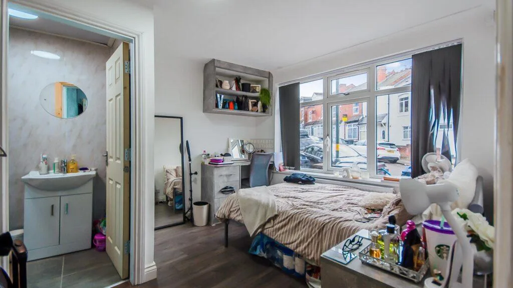 6 bedroom terraced house for rent