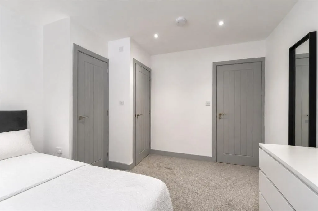 6 bedroom house for rent