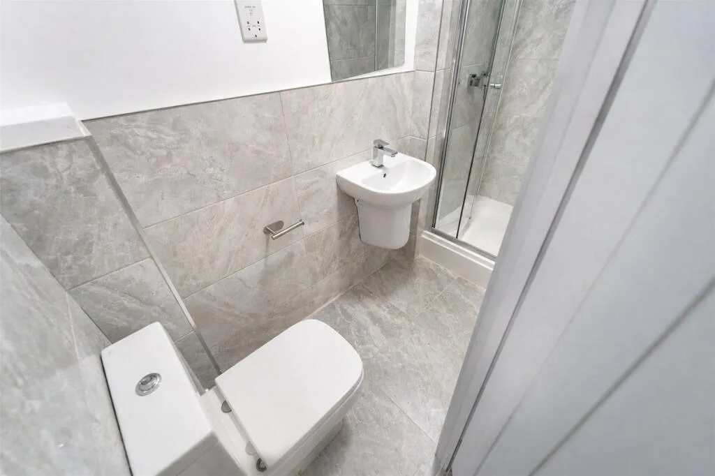 6 bedroom house for rent