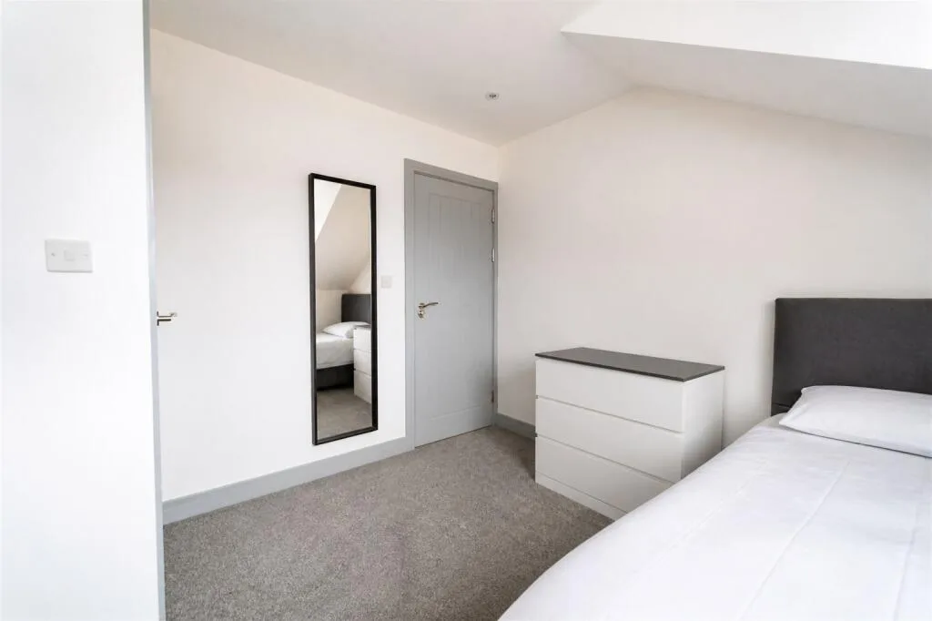 6 bedroom house for rent