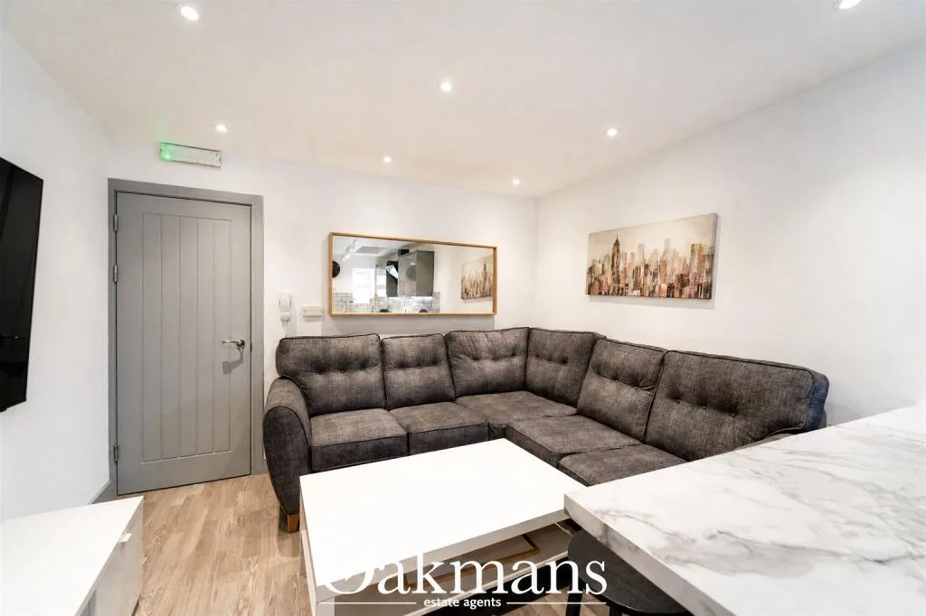 6 bedroom house for rent