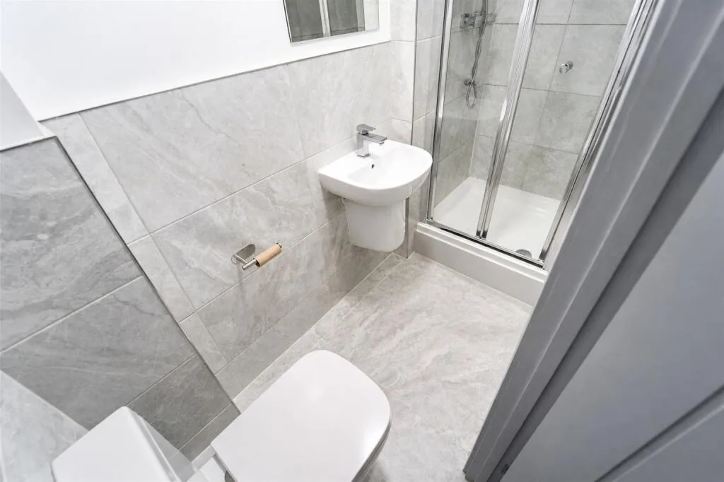 6 bedroom house for rent