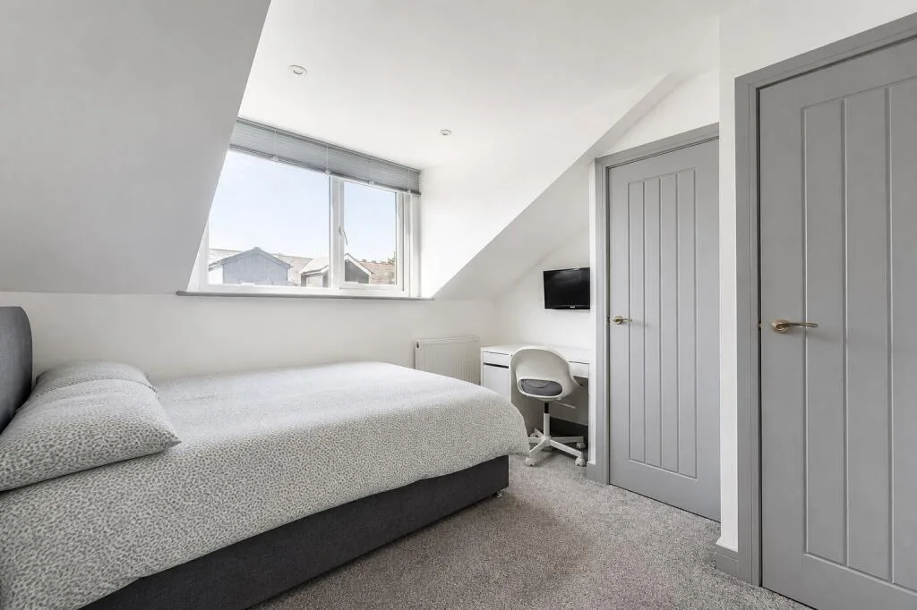 6 bedroom house for rent
