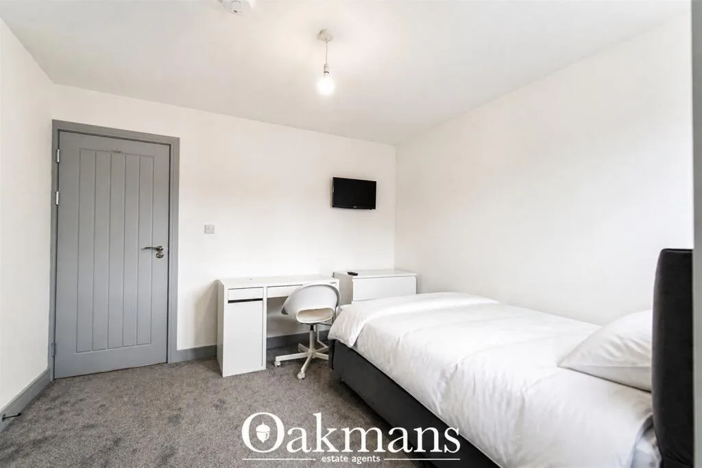 6 bedroom house for rent