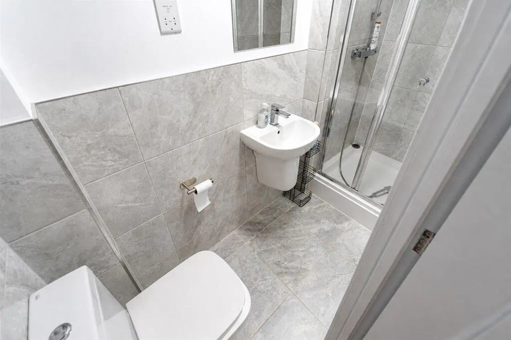 6 bedroom house for rent