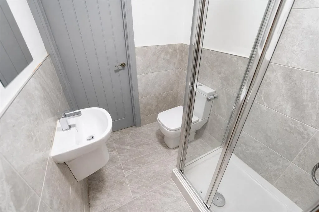 6 bedroom house for rent