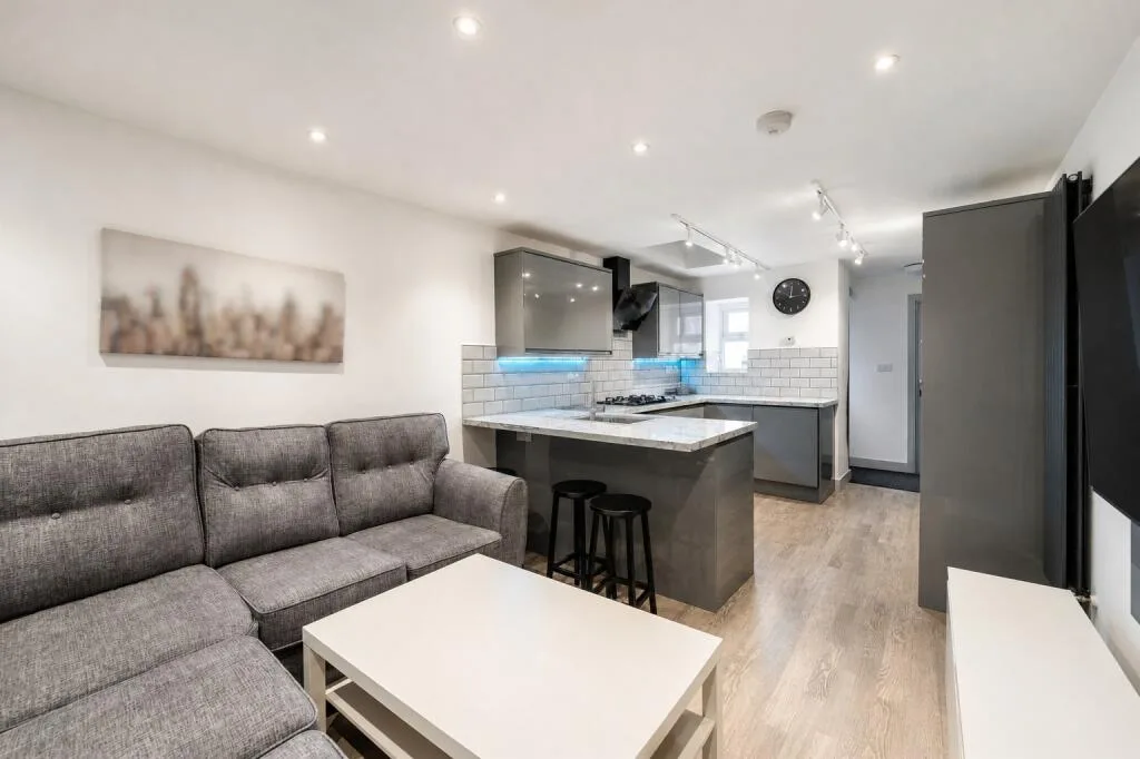 6 bedroom house for rent
