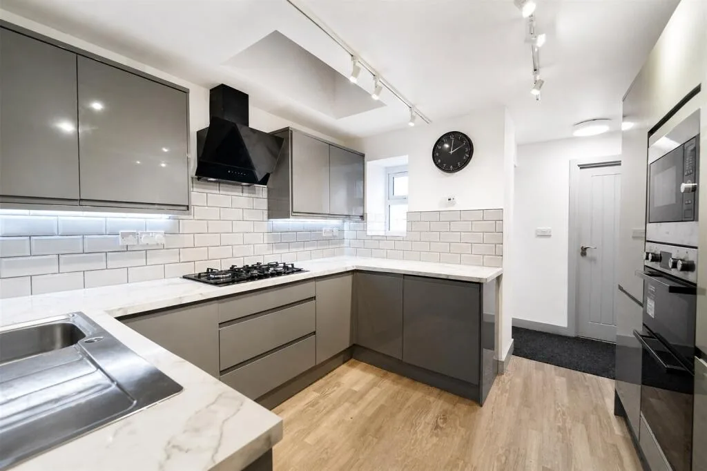 6 bedroom house for rent