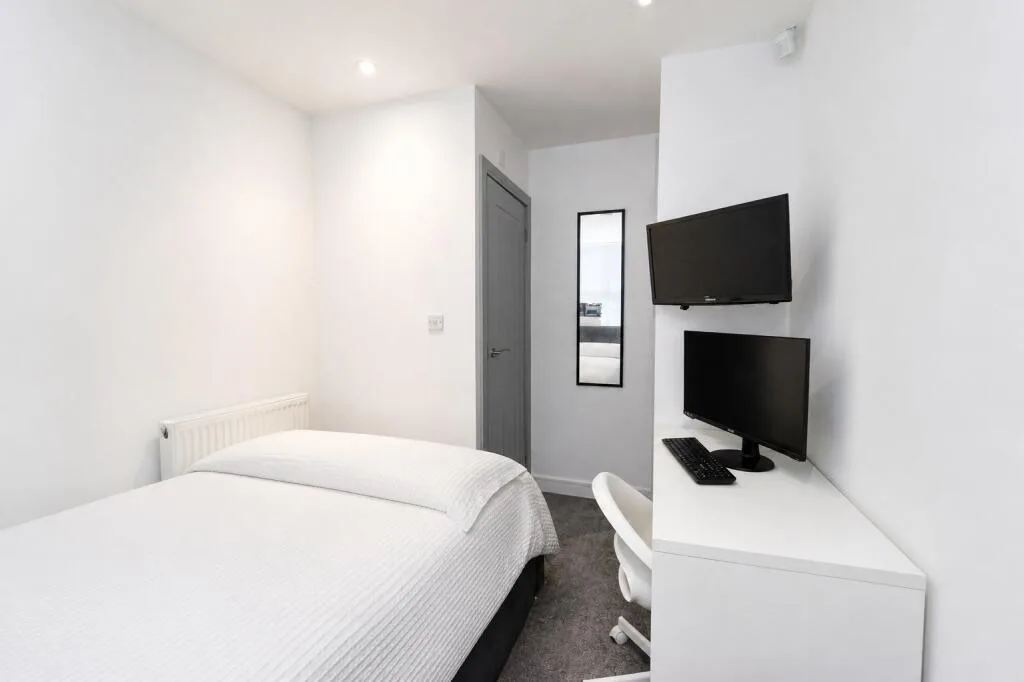6 bedroom house for rent