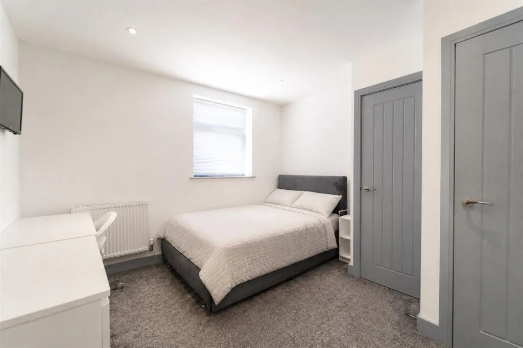 6 bedroom house for rent
