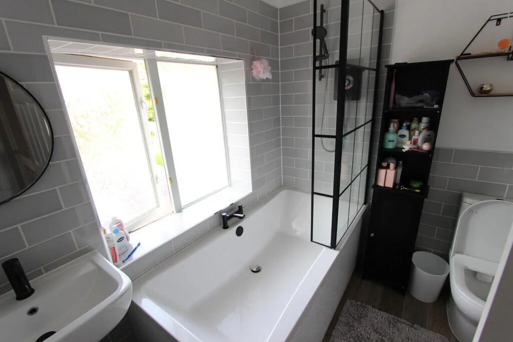5 bedroom detached house for rent