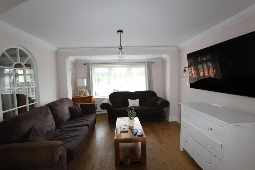 5 bedroom detached house for rent