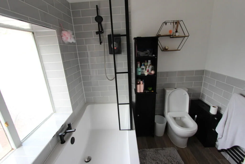 5 bedroom detached house for rent