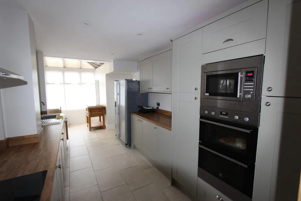 5 bedroom detached house for rent