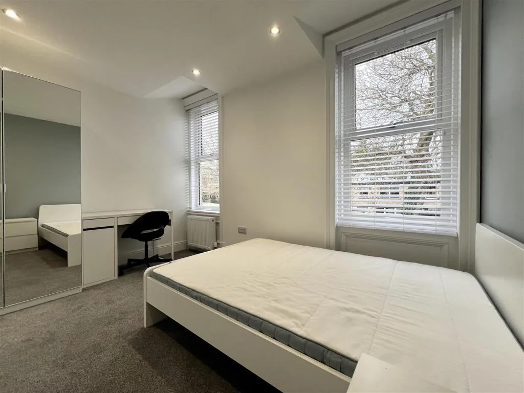 6 bedroom terraced house for rent