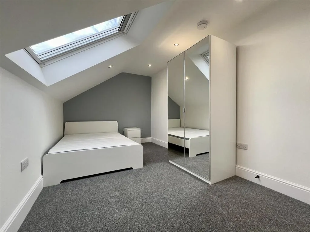 6 bedroom terraced house for rent