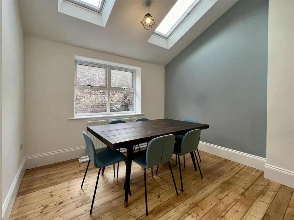6 bedroom terraced house for rent