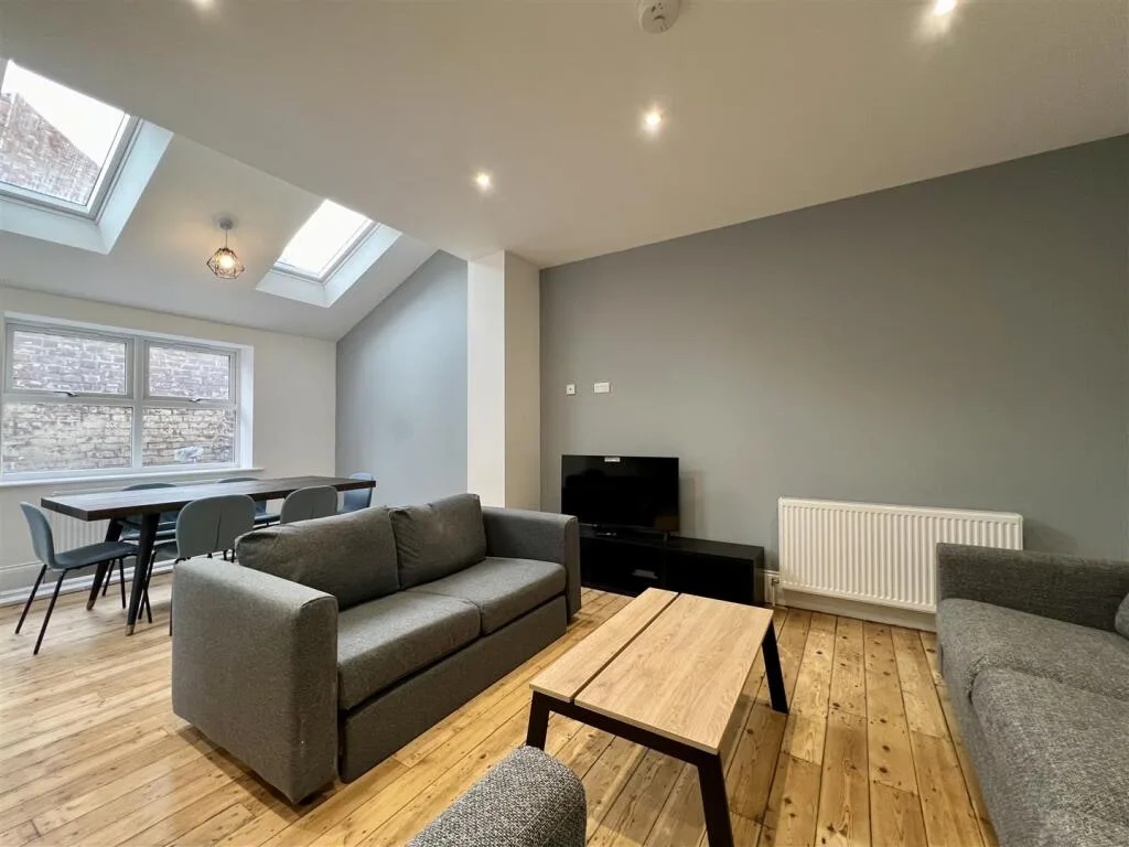 6 bedroom terraced house for rent