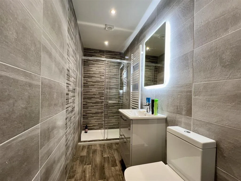 6 bedroom terraced house for rent