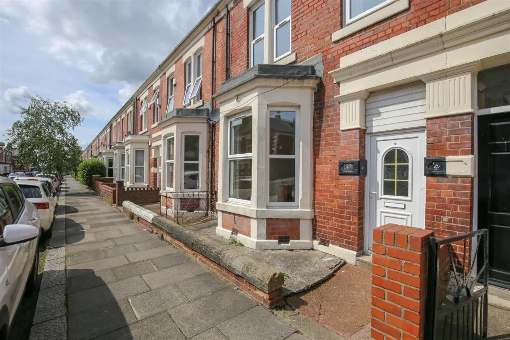 6 bedroom house for rent
