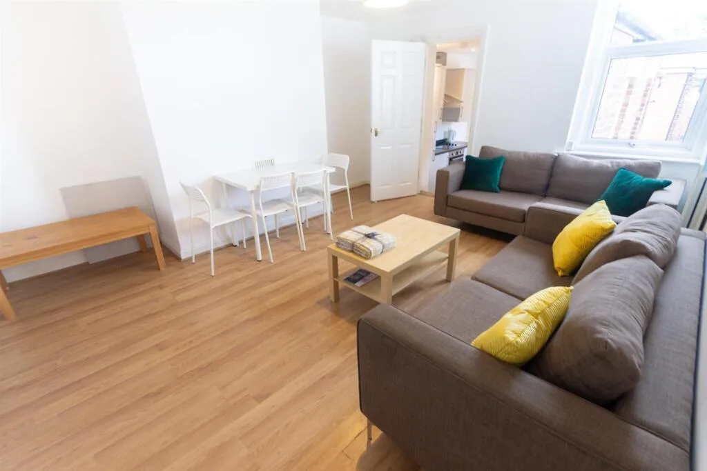 6 bedroom house for rent