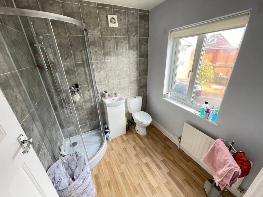 4 bedroom semi-detached house for rent