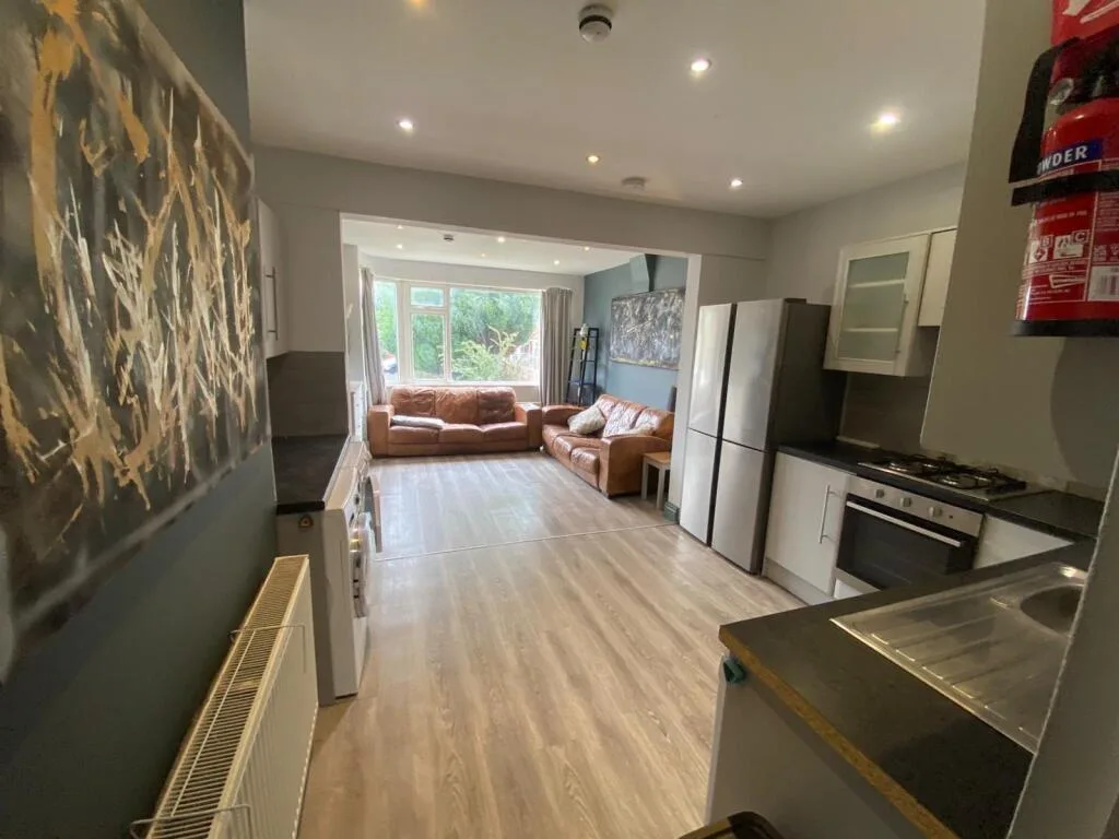 4 bedroom semi-detached house for rent