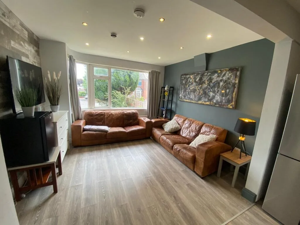 4 bedroom semi-detached house for rent