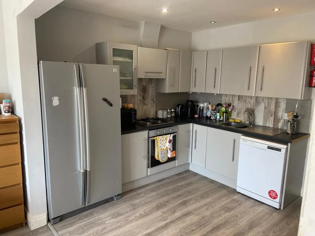 4 bedroom semi-detached house for rent