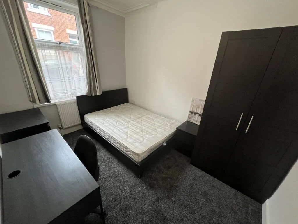 5 bedroom terraced house for rent
