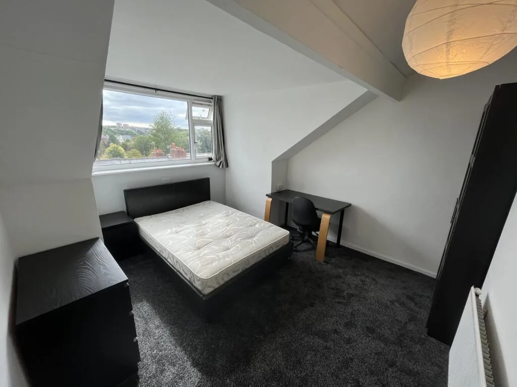 5 bedroom terraced house for rent