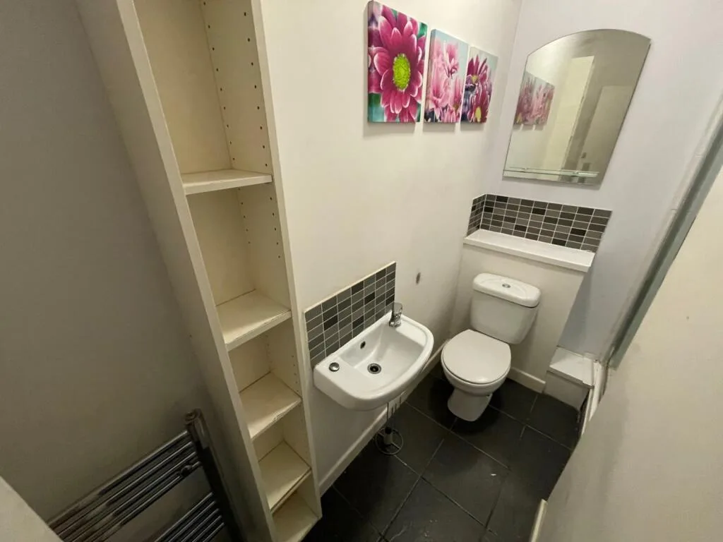 5 bedroom terraced house for rent