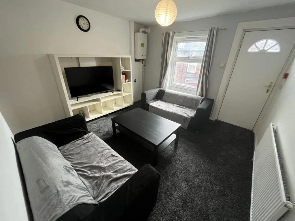 5 bedroom terraced house for rent