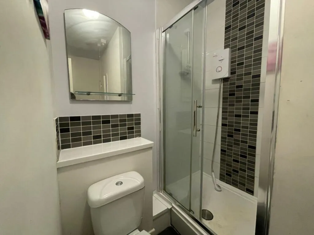 5 bedroom terraced house for rent