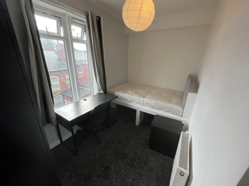 5 bedroom terraced house for rent