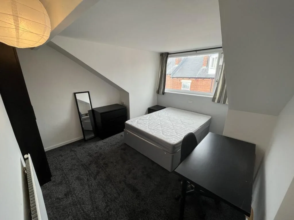 5 bedroom terraced house for rent