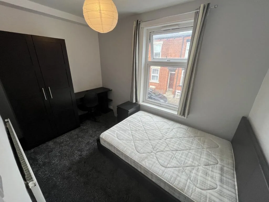 5 bedroom terraced house for rent