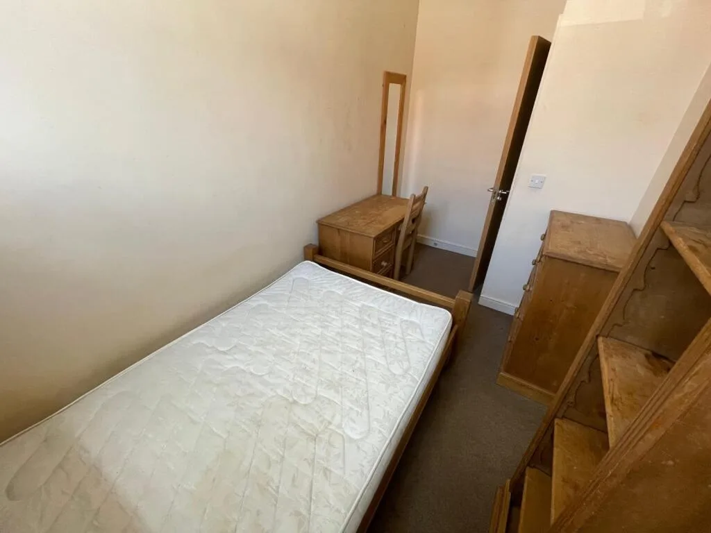 5 bedroom terraced house for rent
