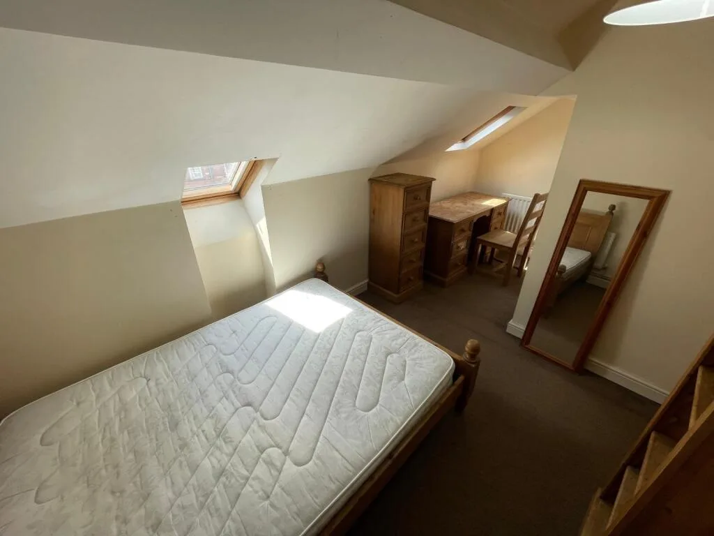 5 bedroom terraced house for rent
