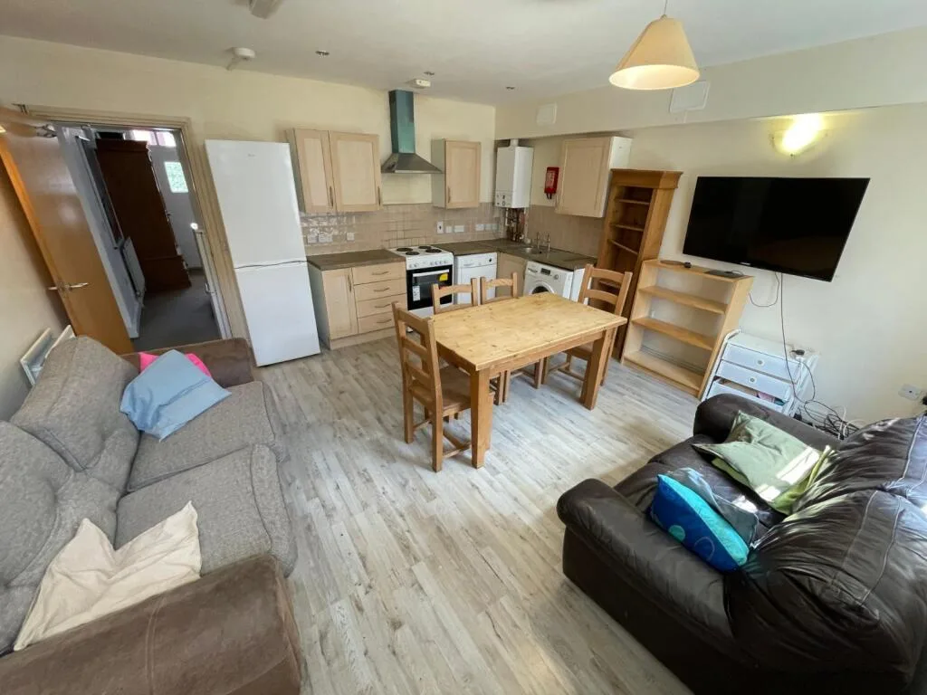 5 bedroom terraced house for rent