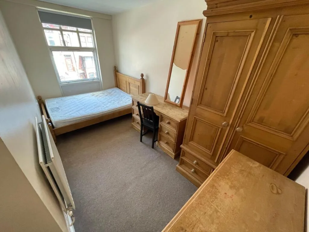 5 bedroom terraced house for rent