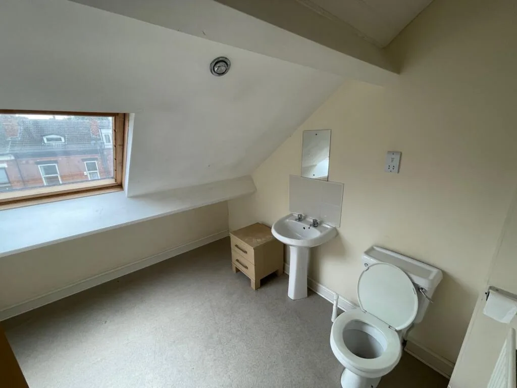 5 bedroom terraced house for rent