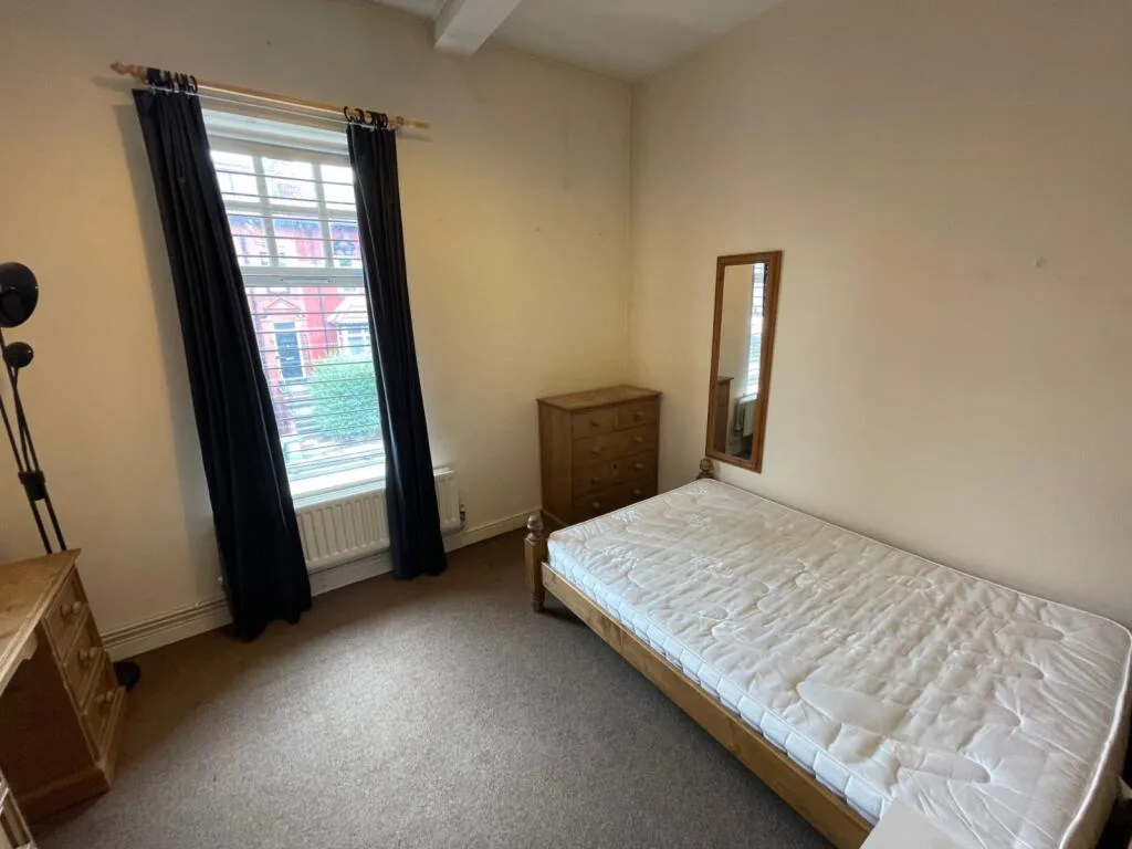 5 bedroom terraced house for rent