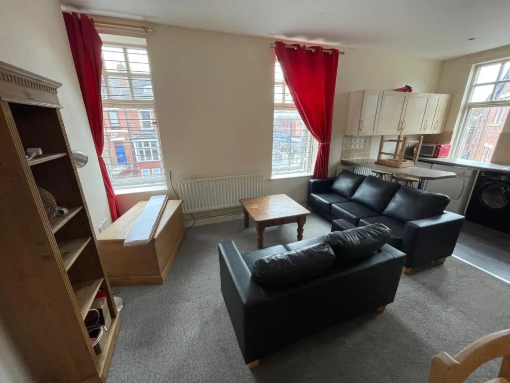 5 bedroom terraced house for rent