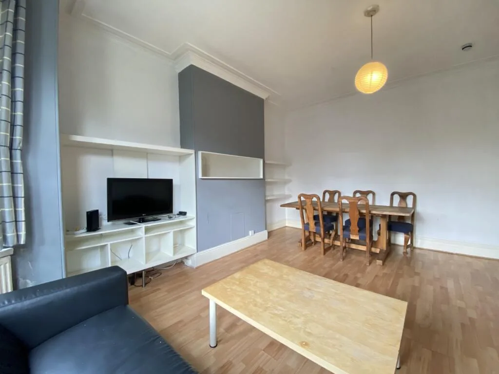 5 bedroom terraced house for rent