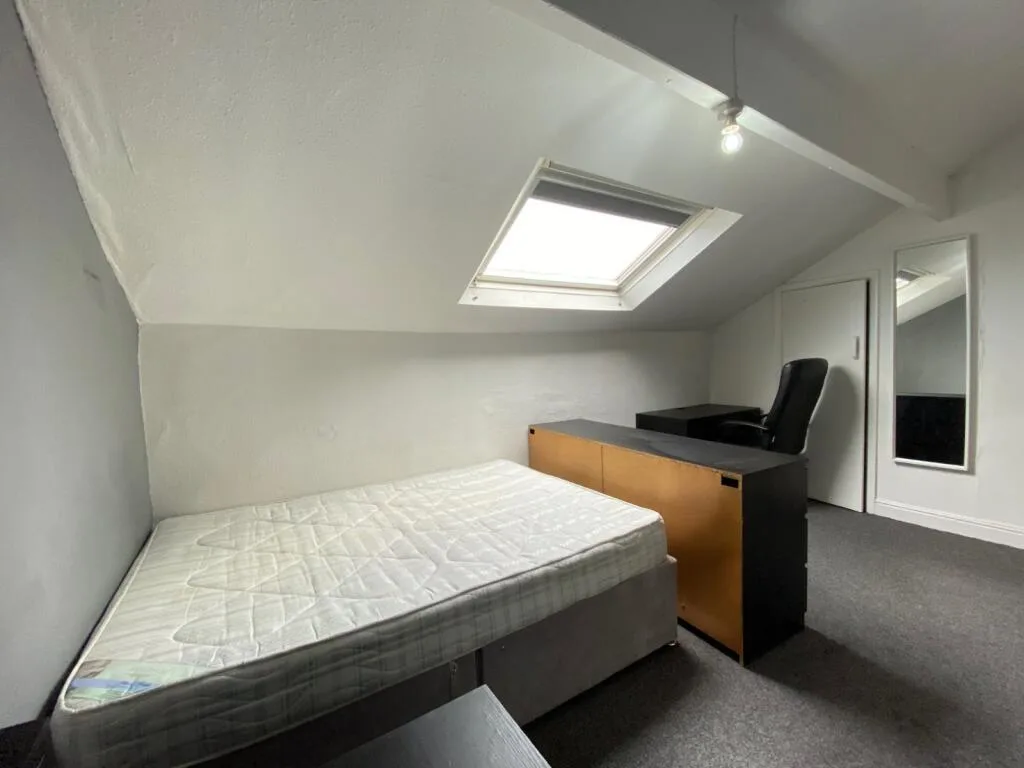 5 bedroom terraced house for rent