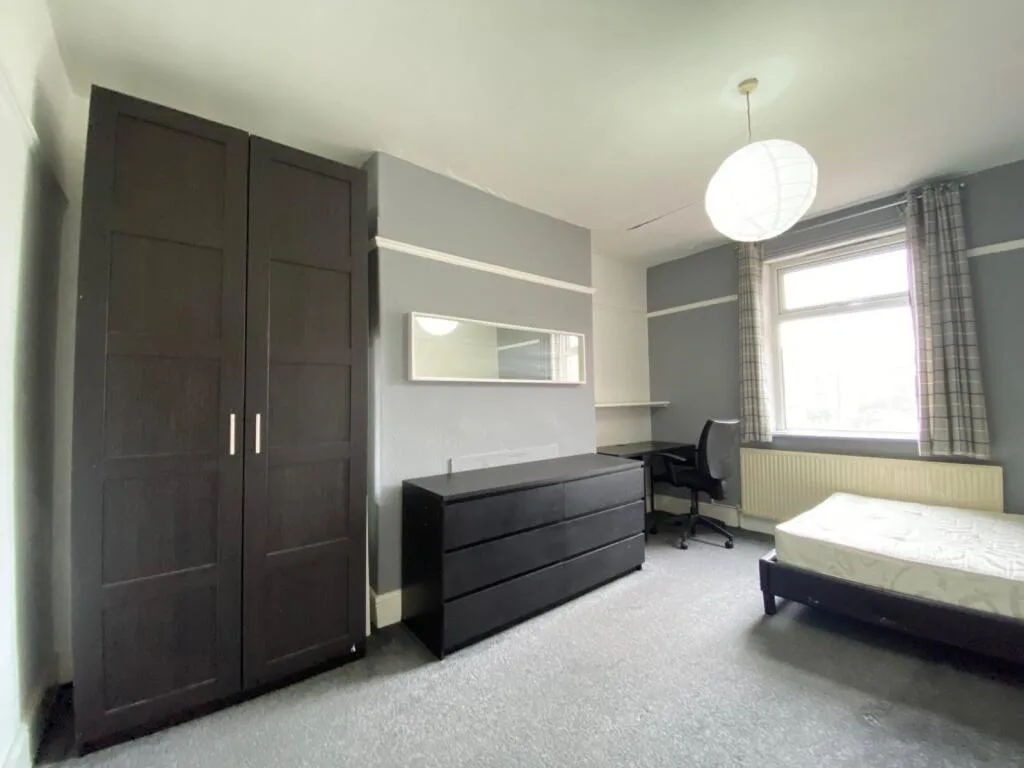 5 bedroom terraced house for rent