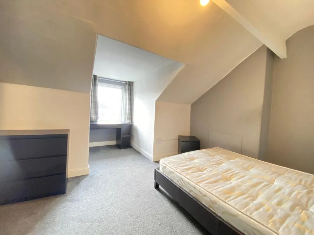 5 bedroom terraced house for rent