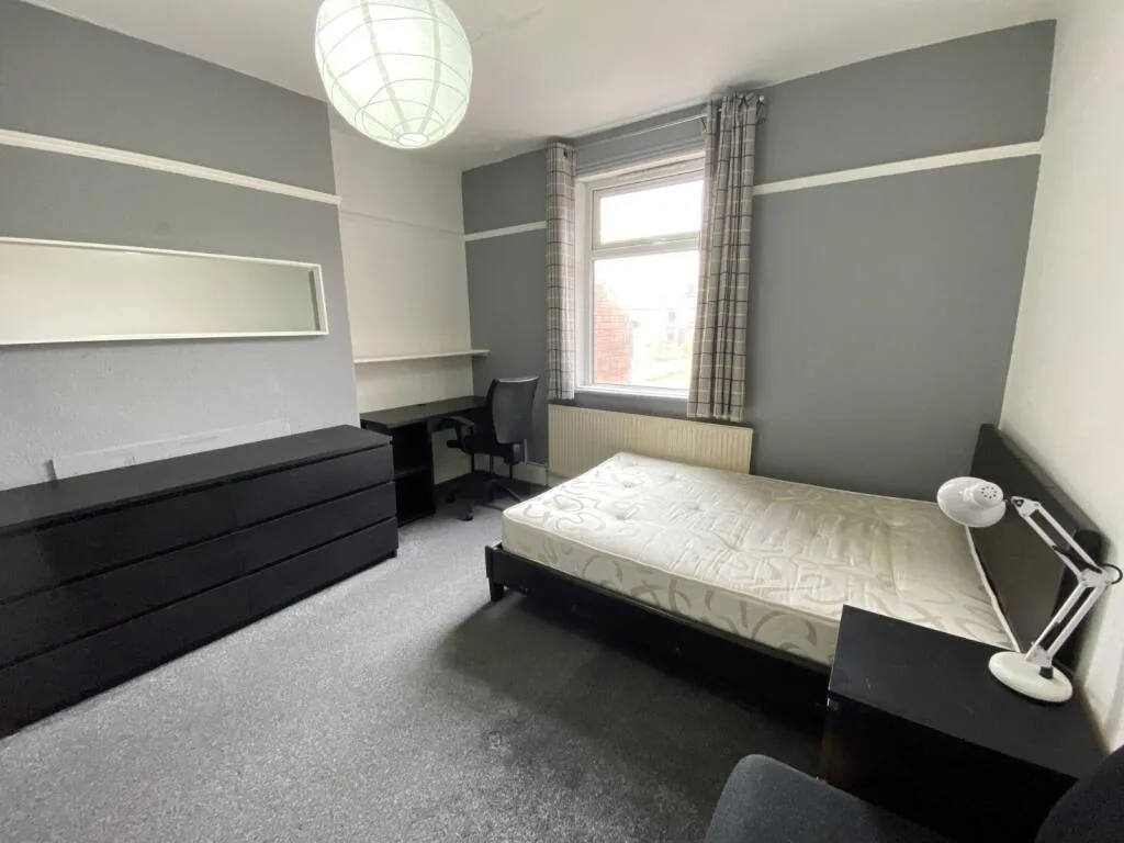 5 bedroom terraced house for rent